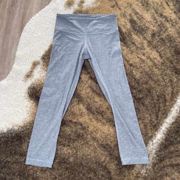 Size 4 grey lululemon cropped leggings. - Picture 5 of 5